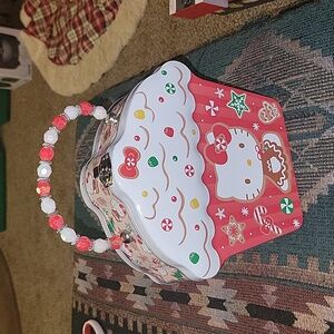 Hello Kitty cupcake storage container